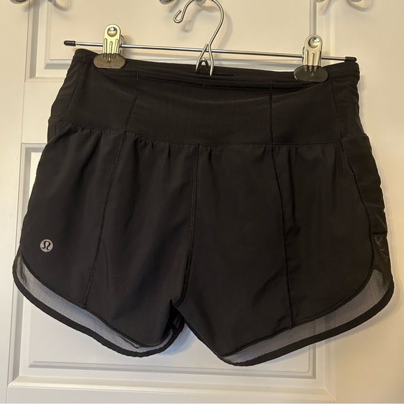 LULULEMON MIND OVER MILES BLACK 3.5 INSEAM LOW RISE SHORT SIZE 2 - Picture 9 of 14